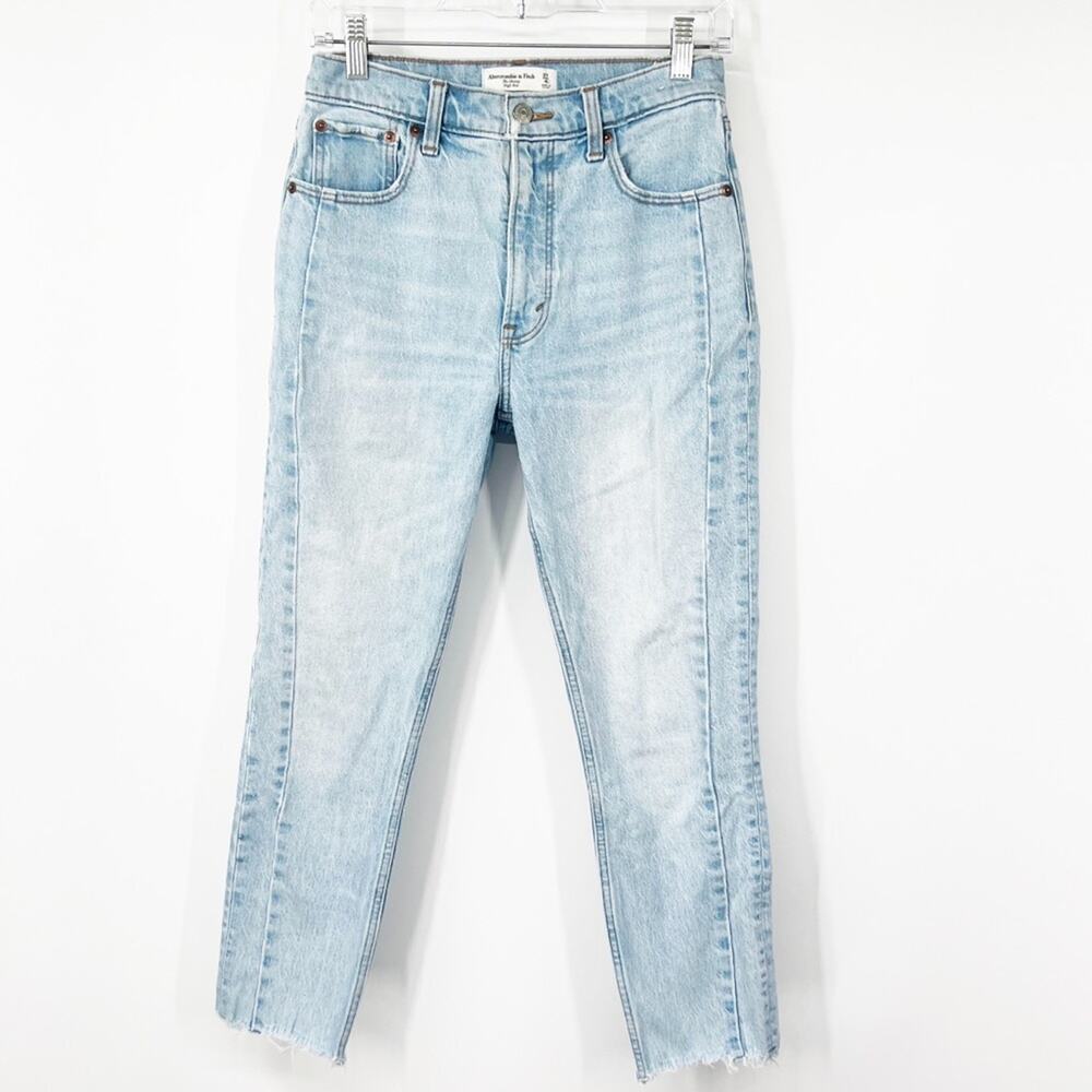 Abercrombie & Fitch The Skinny Jeans High Rise Light Wash SHORT